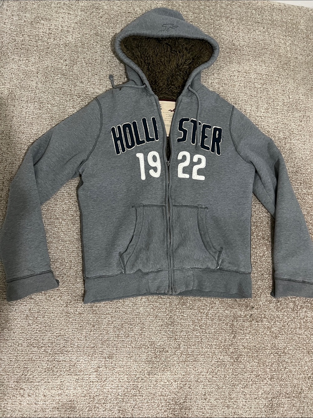 Hollister vintage Y2K XL men’s zip up faux fur hoodie. NWT. Original mid 2000’s.